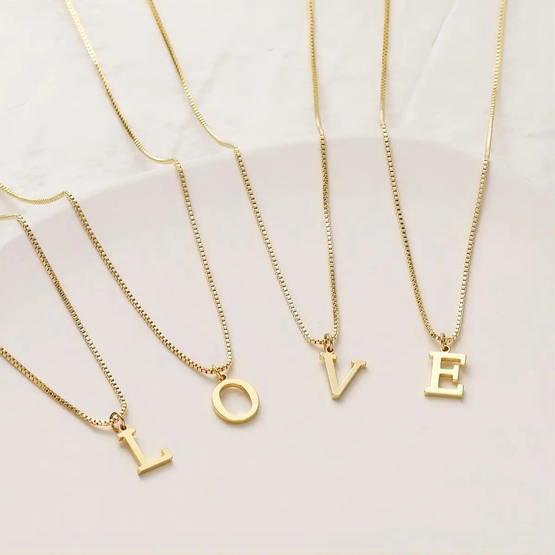 Jamie | Initials Necklace in 18K Gold.