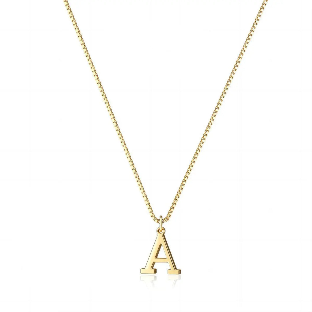 Jamie | Initials Necklace in 18K Gold.