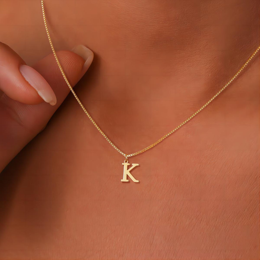 Jamie | Initials Necklace in 18K Gold.