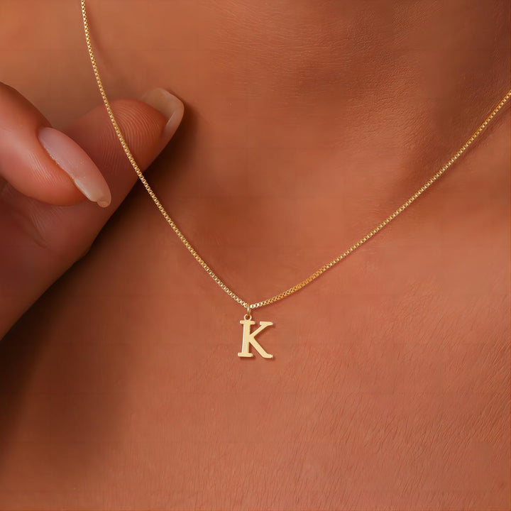Jamie | Initials Necklace in 18K Gold.
