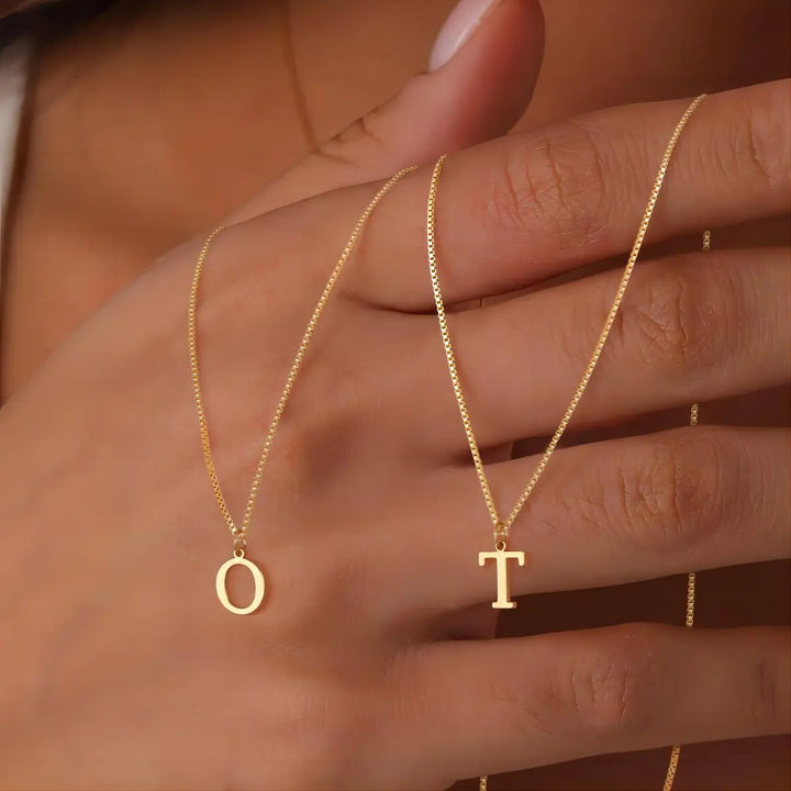 Jamie | Initials Necklace in 18K Gold.